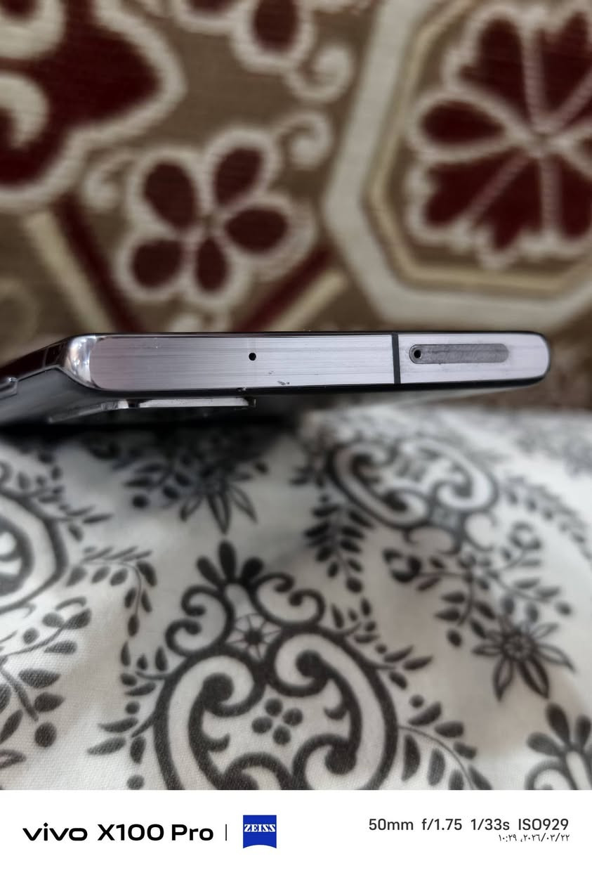 السلام عليكم جهاز سامسونك نوت 20 5G نسخة شرق اوسط نظامه عربي  جهاز ميعاني من اي مشكله نظيف الجهاز ممفتوح نهائي وتكدر تتأكد من نظافه الكامرات مابيهن ذره تراب الذاكره 256/8 دبل سيمكارت جهاز يشغل ببجي ultra HDR الجهاز يدعم 60 فريم ثابت في الاداء الجهاز مدمج مع نضام تبريد رهيب (حماوه قليله) الكامره تدعم تصوير 8k + مثبت بصري السعر 225 المكان نجف/ كوفه للتواصل واتس***********
