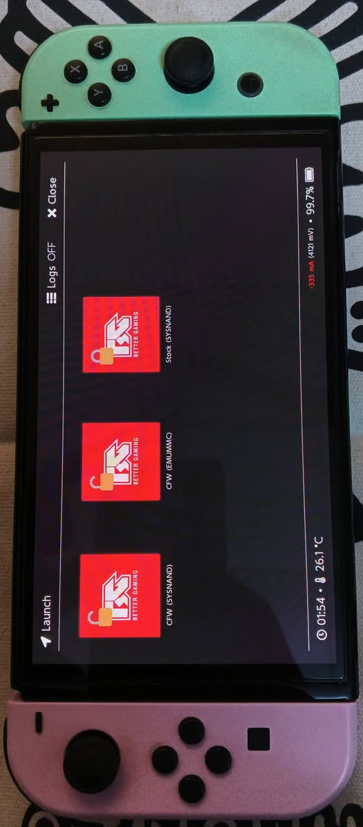 نينتندو سويتش اوليد مهكر قطعة نظامين اونلاين و اوفلاين
اخر تحديث مع ذاكرة ٢٥٦ كيكا مليئة بالالعاب مع الملحقات الاصلية بدون كارتون وملحقات اضافية ١. جنطة للجهاز ٢. كنترول نوعية ممتازة  ٣. حامل جويكون حركة عدد ٢ 
مع لاصق شاشة ومكفول من كافة المشاكل والاعطال ١٠٠ بالمئة 
ظهر الجهاز عليه اثر الاستعمال والاحتكاك فقط و واضح بالصورة اما شاشة الجهاز نظافة ١٠٠ بالمئة والجويكونات والبطارية بحالة ممتازة 
السعر النهائي٣٥٠ الف 
توصيل بغداد ٥ الاف وباقي المحافظات ٦ الاف 
للتواصل ماسنجر او واتساب او الاتصال 
***********
