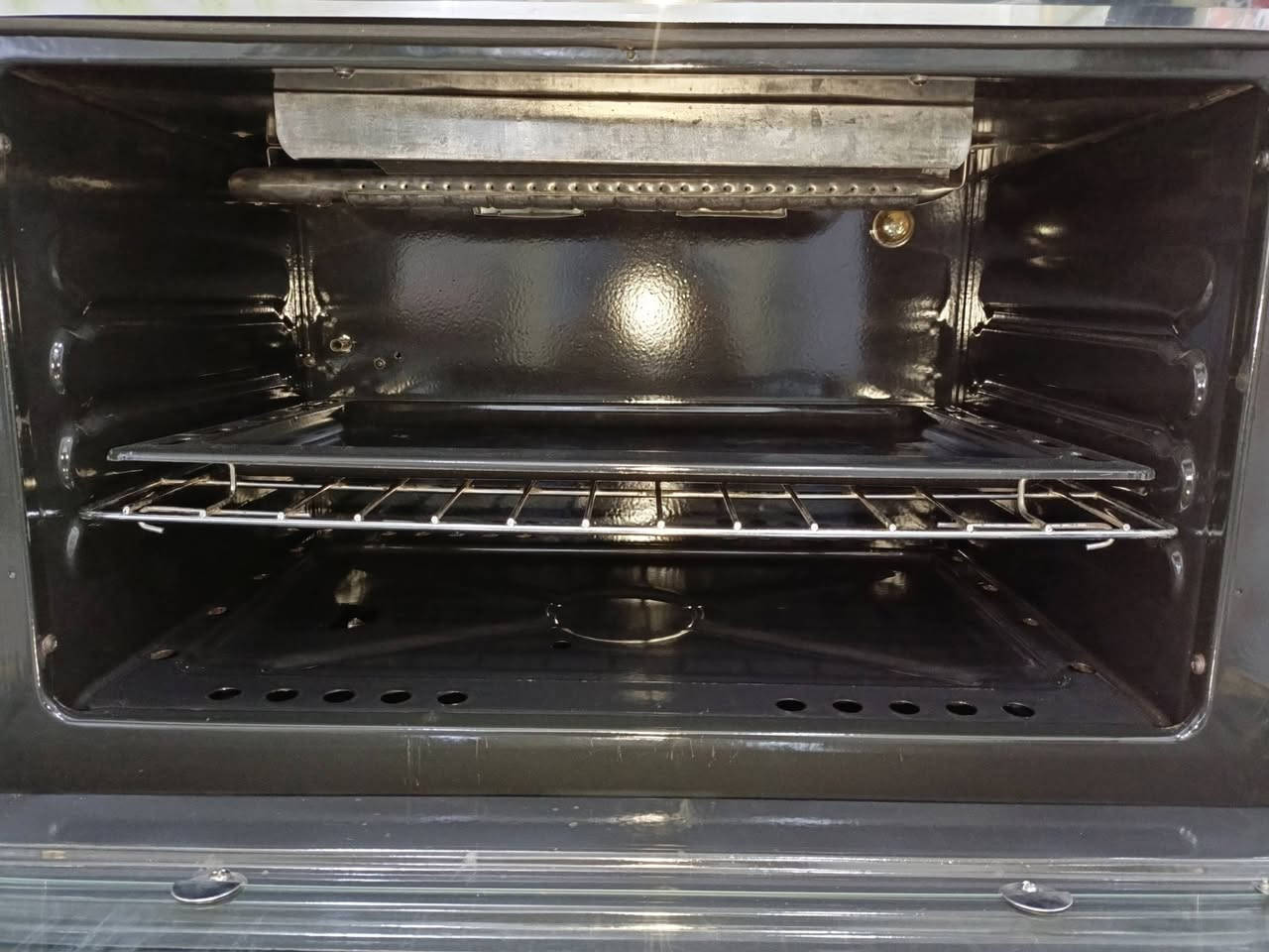 طباخ فريش مصري ستيل حجم كبير ٩٠×٦٠ اخو الجديد كله شغال والفرن شغال (الفرن يشتغل مزدوج او منفرد حسب الرغبه)
بغداد الشعله *********** بيه واتساب 
السعر النهائي ٢٠٠ الف قفل واكو توصيل باجره
