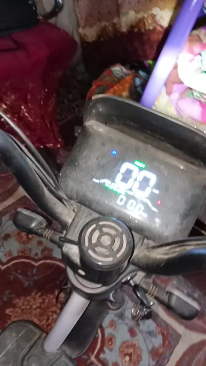 سلام عليكم ورحمه الله وبركاته دراجه حجم صغير دراجه 6بطاريات حلوه الله شاهد بنجرت  وعفتها بل بيت   كلشي شغال سعر 340وبيها مجال مكاني بصره معقل رقم ***********
