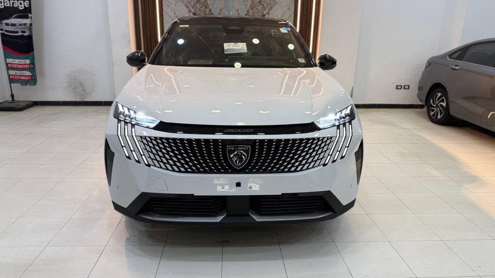 عربية أحلامك وصلت المعرض 

🚘🚘🚘Peugeot 3008 – أعلى فئة GT
✔ فخامة وراحة ما تتصوّر
✔ رفاهيه بلا حدود 👌

🕳️مواصفات قوة وجمال
🕳️ تصميم خارجي رياضي أنيق
🕳️سقف بانوراما
🕳️شاشة وسطية كبيرة
🕳️كاميرا 360°
🕳️ حساسات أمامية وخلفية
🕳️مثبت سرعة
🕳️جلد فخم داخل الكراسي
🕳️تحكم إلكتروني وثبات عالي

                      💰 سعر شرّس ومنافس💪💪
                            مفيهاش غلطة

زيرووووو
                        📌📌📌

✅الماركه//فرنسا 

✅الموديل // بيچو 3008🚨🚨

✅ السنه //2026🚘🚘🚘

✅ لم ترخص وكيل 

✅اللون //أبيض لون قلبك يا طيب😍😍

✅ الفئة //اعلي فئه Gt💪💪💪💪

 ✅ العداد // الف ك بس 💣

✅ زيرووو

____________________________________________

                                المحرك والأداء
🚨الموتور: 1.6 لتر تيربو بنزين — 4 سلندرات
🚨القوة: حوالي 180 حصان
🚨عزم الدوران: حوالي 300 نيوتن·متر
🚨الفتيس: أوتوماتيك 6 سرعات
🚨نظام الدفع: أمامي
🚨السرعة القصوى: حوالي 205 كم/س
🚨التسارع 0‑100 كم/س: حوالي 8.9 ثانية تقريبًا

✔ أداء ممتاز في فئتها — قوة وتسارع لطيف في المدينة والرحلات.  
🚙 العربية عائلية واسعة ومواصفاتها تنافس في فئتها من ناحية الراحة والتجهيزات مقابل السعر �
￼

————————————————————————⸻

                       🎯 التجهيزات الداخلية والخارجية

✔️اتنين  كرسي كهربا
✔️شنطه كهربا
✔ شاشة معلومات كبيرة + شاشة عدادات ديجيتال
✔ كاميرا 360°
✔ حساسات أمامية وخلفية
✔ سقف بانورامي
✔ فتحات تهوية خلفية
✔ مقاعد فخمة ممكن جلد عالي الجودة
✔ تحكم صوت على الدركسيون
✔ تكييف أوتوماتيك
✔ إضاءة ليد
✔ عجلات ألومنيوم رياضية
✔ أنظمة أمان حديثة مثل ABS وEBD
✔ نظام ثبات إلكتروني ومساعدات سواقة
✔ حماية وأمان عالي.  ￼

————————————————————————⸻

                                🔒 أنظمة الأمان

✔ وسائد هوائية متعددة
✔ نظام ABS + EBD
✔ تحذير مغادرة المسار (بعض النسخ)
✔ مثبت سرعة
✔ نظام مراقبة ضغط الإطارات
✔ كاميرات ومساعِد ركن
✔ أنظمة تحكم إلكترونية للثبات والسلامة  ￼

📌 باختصار: عربية SUV فاخرة قوية وأنيقة — أداء ممتع، تجهيزات راقية، ومظهر جذّاب ينافس في فئته بقوة 👍🏻👌🚗💥

✅متاح فيديو توضيحي للمصداقيه

ومتاح الكشف اي مكان💣🔥

⚠️الكشف إجباري وعل حسابي لو ثبت عكس كلامي👌👌

📍 مكان المعاينة -التجمع الخامس 
‏مراسلة Nour Al-Hawari عبر واتساب. https://wa.me/201027276980 القاهرة, مصر


**إذا كنت صاحب هذا الإعلان وتريد حذفه لأي سبب، رجاءا أرسل رسالة إلى الدعم الفني**