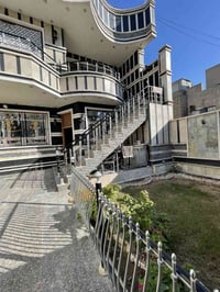 الدار للبيع مساحته ٣٠٠ متر طابقين اي استفسار ع هذا رقم 07711404343