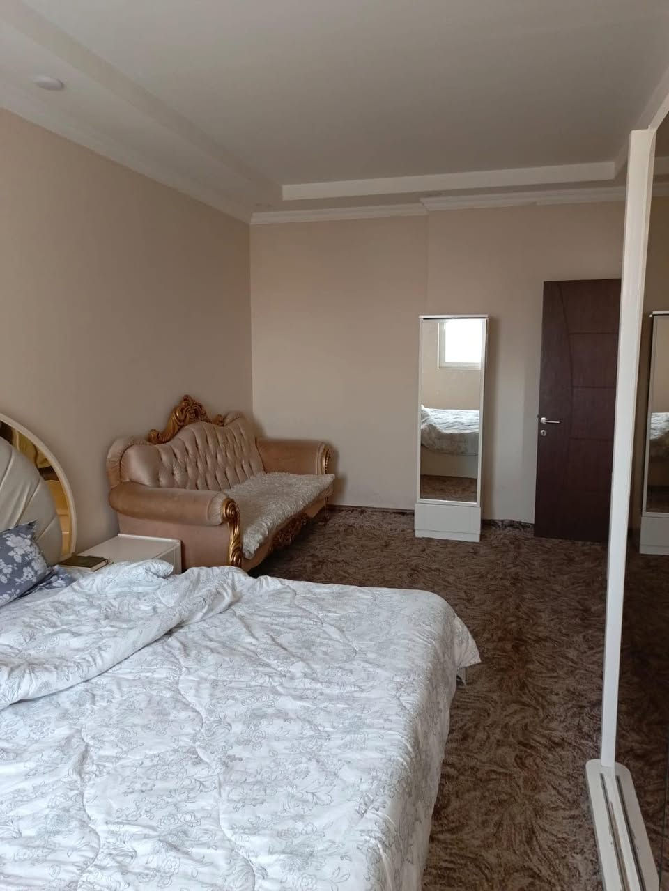 � شقة للإيجار – مؤثثة بالكامل

📍 الموقع: طريق كسنازان – بالقرب من مدينة ألعاب مجد لاند

✨ المواصفات:
• شقة مؤثثة بالكامل وجاهزة للسكن
• تحتوي على 1 غرفة نوم واسعة
• صالة جلوس (هول) مريحة
• بالكون مع إطلالة جميلة
• موقع متميز وسهل الوصول إليه
• تتوفر خدمات الكهرباء والماء بشكل مستمر
• حماية (سكوريتي) على مدار ٢٤ ساعة

📞 للاتصال والاستفسار: ***********
