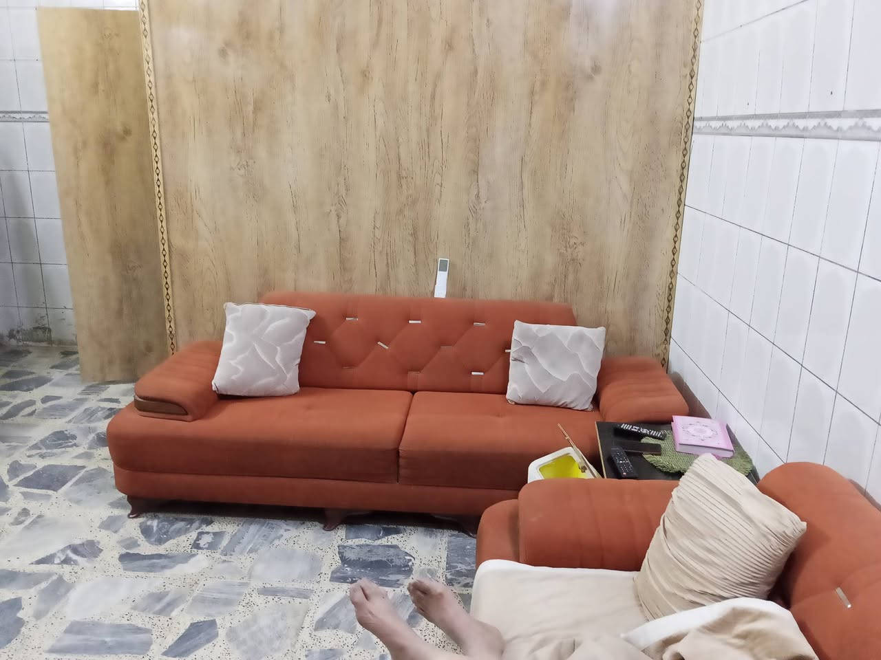 تخم قنفات تركي نضيف جدا 8 مقاعد وبسعر مناسب عنوان العامريه ***********
