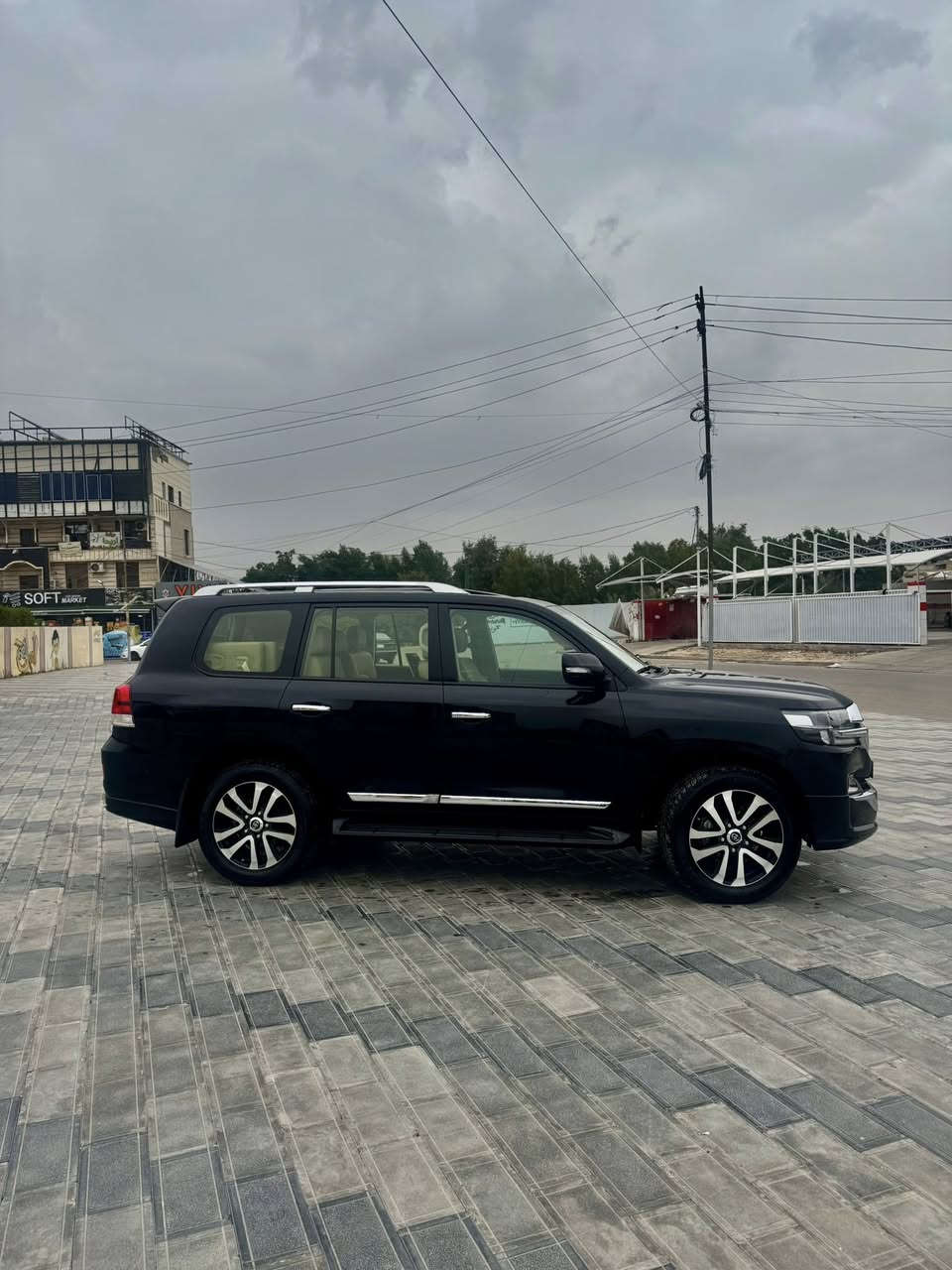 السلام عليكم ورحمته الله وبركاته 
لاندكروز GXR SAS  السيارة جديدة  ماشاء الله بمعنى الكلمة
موديل 2019 
رقم بغداد الجديد 
ماشية 93 
محرك 6 سلندر 
السعر 510$
***********
