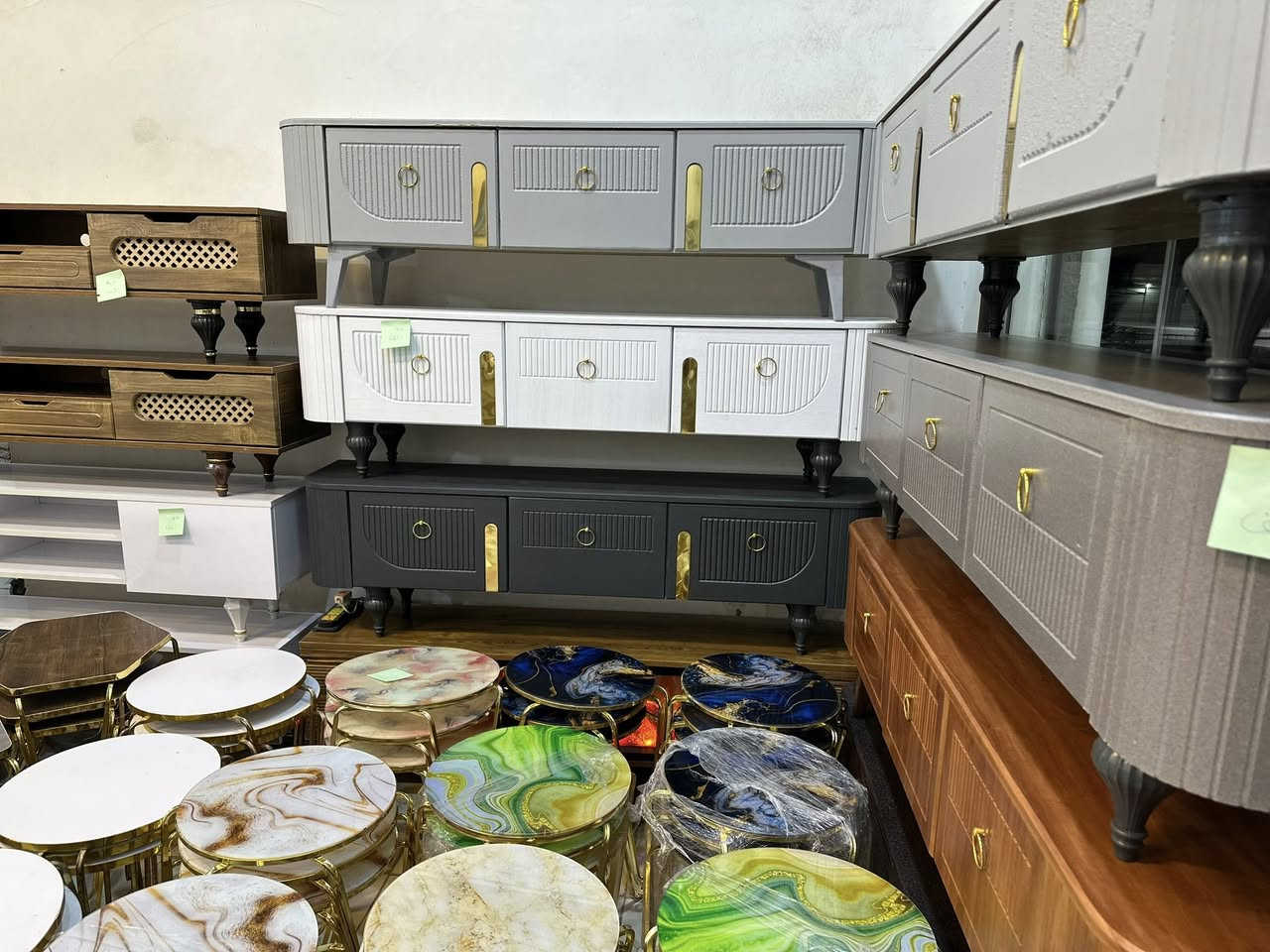 عرض خاص مجمع حسين الحسناوي 
ديوان ثقيل عشره مقعد 
اقماش خاولي 
350الف سبعه متر مع اربع كوشات 
***********
