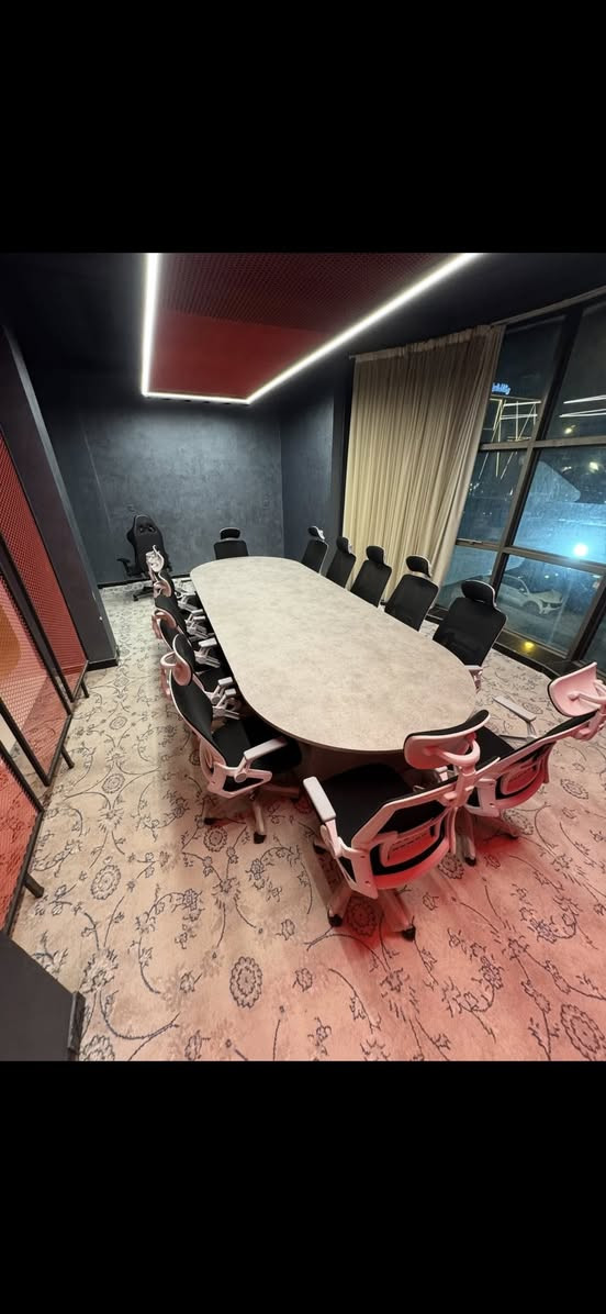 ميز اجتماعات خشب mdf
قياس 280 cm x  طول 
عرض 110cm 
تقريباً 
السعر 350 الف 
بغداد الطالبية
للتواصل ***********
