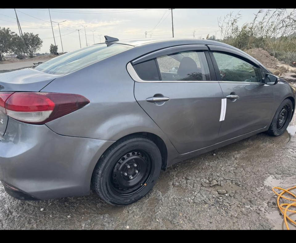 فورتي١٧
كيا فورتي 2017 امريكي فول مواصفات عدا الفتحه فئة S مواصفاتها بصمة نشغيل بصمة ابواب رادار امامي رادار جانبي شاشه كامره اشاير مري ومري شفط تحكم ستيرن رقم سليمانيه المشروع الوطني تحويل وكاله مباشر حادثها جاملغ خلفي وقبق الجنطه وشويه من الحوض وبيها صبغ حزام اثر طخات السياره ويحتاجه ترتيبات بسيطه كفاله مكينة 2000 دوش جاهزه لا تنقيص ولا تبخير كير AT جاهزه حداديه اماميه خلفيه تخم تاير جديد تبريد 
تدفئه
سعره ٩٠بيه مجال بسيط
***********
