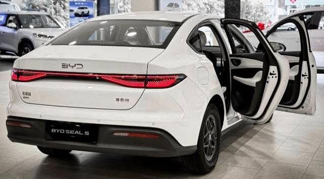 � شركة حازم حياوي لتجارة السيارات
✨ تقدم لكم أحدث الإصدارات العالمية

BYD SEAL 05 | موديل 2025

الإصدار الحديث – تصميم فاخر وأداء متطور

📅 تاريخ اليوم: 2026/5/22

للحجز والاستفسار (📞***********)

━━━━━━━━━━━━━━━

✨ تفاصيل تعكس الفخامة:

✔️ نظام بصمة تشغيل + كارت ذكي

✔️ شاشة عرض حديثة عالية الدقة

✔️ منظومة إضاءة LED متكاملة

✔️ داخلية راقية بلون أبيض فاخر

✔️ شاحن + كافة الإضافات الأصلية

━━━━━━━━━━━━━━━

⚡ هندسة أداء متقدمة:

🔸 بطارية 128 كيلو

🔸 تقنية شحن سريع 120 كيلو

🔸كير (تعليك)

🔸 عزم قوي مع كفاءة عالية بالاستهلاك

━━━━━━━━━━━━━━━

🏢 متوفرة الآن داخل صالة العرض

🔹 إمكانية البيع (جملة ومفرد)

📞 للحجز والاستفسار: (***********)

📍 بغداد – الحبيبية – مقابل ملعب
