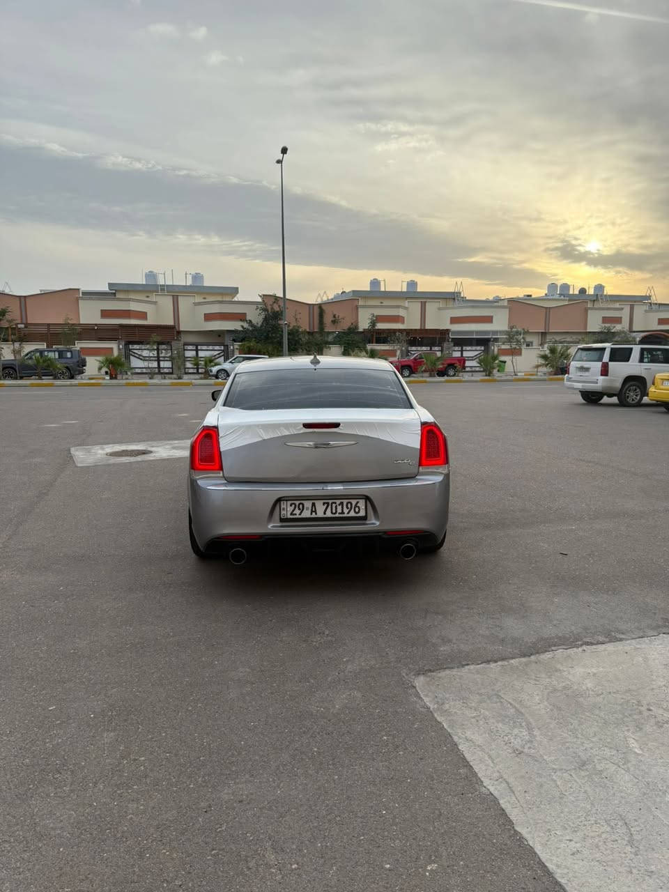 كرايسلر c300
موديل 2016اصل
لون سلفري رصاصي 
6 اسلندر تو ويل 
رقم انكليزي بسمي تحويل ثاني يوم 
بعده الهزه مامنتهيه 
يعني الي يشتري يحول بدون هزه مباشر 
مكينة كير كفاله جدد 
تبريد تدفئه كشنات و هيتر استيرن
مرايات قلاب و بنوراما 
فول مواصفات 
برده خلفيه 
وهواي مواصفات 
كشنات وبطاين اوف وايت 
ارضيه مدوشه جلد 
ادامه كامله 
والسياره مرتبه 
السياره حادث جاملق وبنيد وبيه ضربه بالجاملق الخلفي وبيه اماكن صبغ
السعر 170 وبيه مجال 
مكان السياره البصرة
***********
