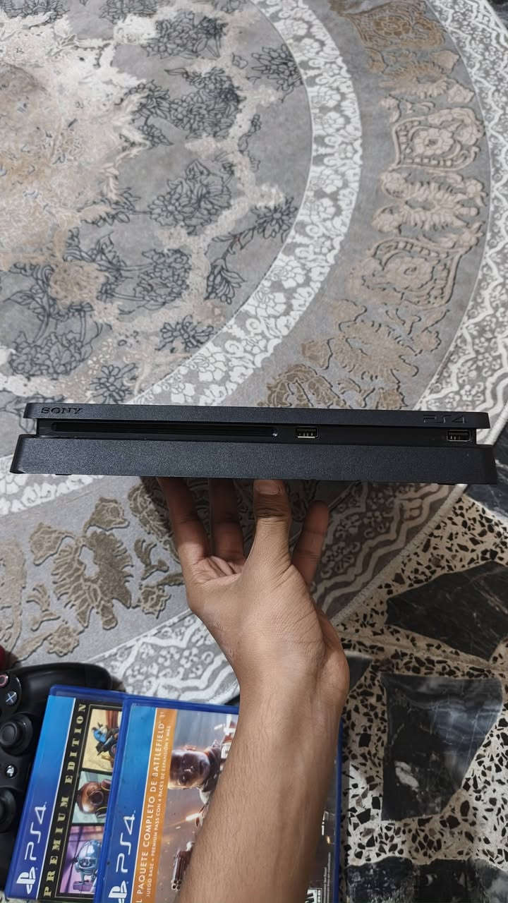 سلام عليكم شباب جهاز بلي فور عادي نظام 12 جهاز نضيف ما داخل صيانة ولا مفتوح
محتوياته
جهاز  UPS
يدات وحدة تجارية وحدة اصلية 
قرصين BATTLE FIELD, CTA
السعر خاص بي مجال 
الرقم:***********

