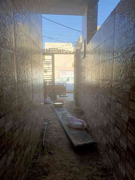 ياالله 

يوجد لدينا بيت للبيع حي ميسان قطاع 23 قريب شارع الجامع مساحه 100متر يحتوي على غرفه وصاله واستقبال ومطبخ وصحيات صب كونكريت ارضيه بورسلين جدران سيراميك سقوف سي إن سي شغل درجه اولى السعر المطلوب 105مليون 

للاستفسار والمعلومات الاتصال بنا ع الارقام التاليه 

***********

***********

***********

او مراجعه مكتب ألروان للوساطه العقاريه والمقاولات العامه 

عنوان المكتب حي ميسان ع الشريط قرب صيدليه الشراع 

عندك بيت عرصه للبيع راسلنه وات ساب وتدلل
