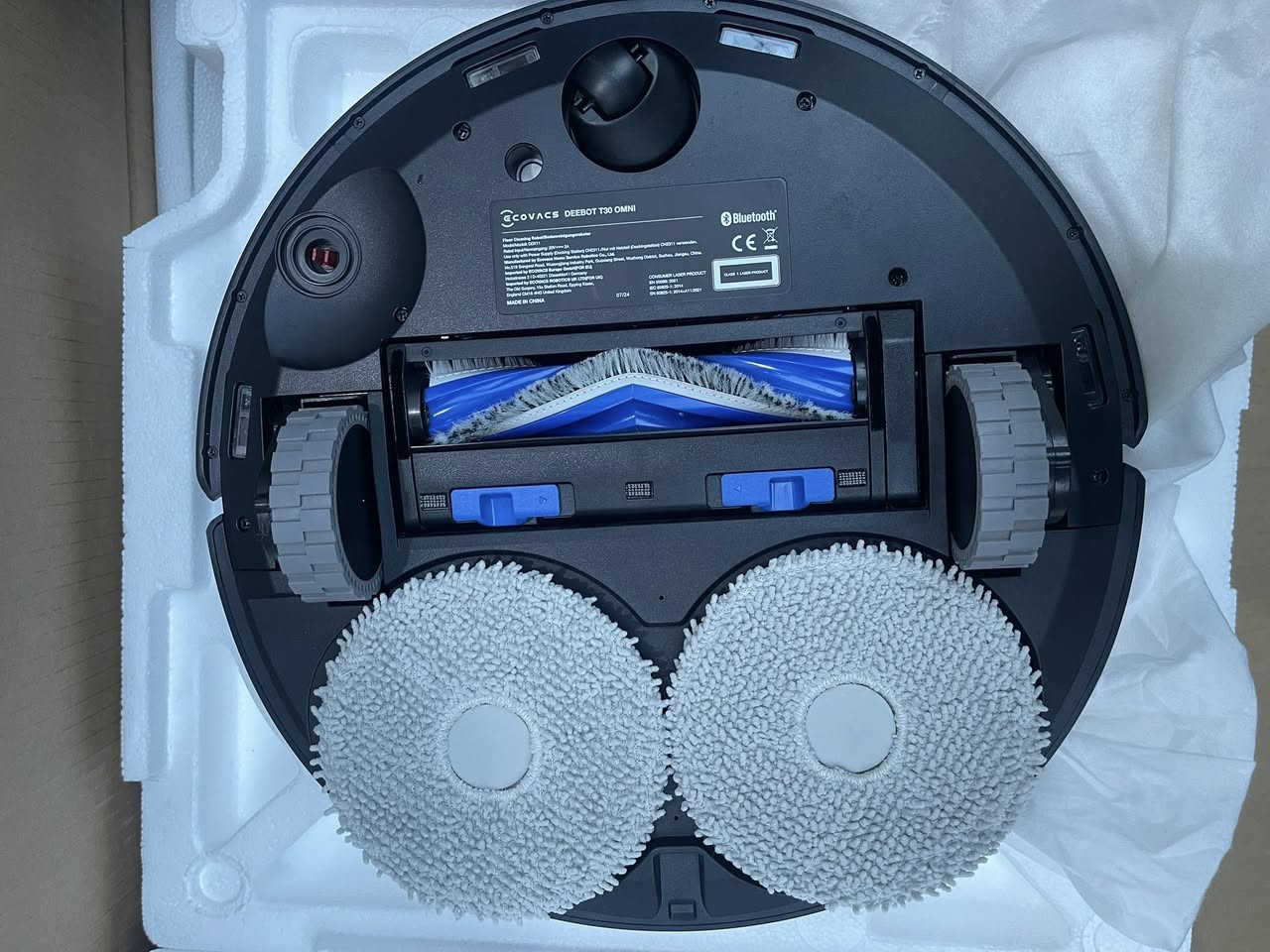 🌸850  الف 🌸

مكنسة روبوت كهربائية ايكوفاكس DEEBOT T30 OMNI الأحدث
DEEBOT T30  OMNI روبوت مكنسة كهربائية متطور ✔️ 
يجمع بين قوة شفط قوية تبلغ 11000 باسكال مع نظام تنظيف دقيق متعدد الأسطح. 
يتميز بتقنيات متقدمة مثل TrueDetect 3D 3.0 و TrueMapping 2.0 لضمان تنظيف فعال و شامل لمنزلك.

حول المنتج
الميزات الرئيسية ECOVACS DEEBOT T30  OMNI
قوة شفط قوية: يمتلك قوة شفط تبلغ 11000 باسكال، مما يجعله قادرًا على تنظيف السجاد بعمق.

التنظيف الشامل: يغطي مساحات واسعة بكفاءة عالية، ويصل إلى زوايا الغرفة بفضل تصميمه المتقدم.

منع التشابك: الفرشاة الرئيسية V-شكل تقلل بشكل كبير من خطر تشابك الشعر.

التغلب على العقبات: يتخطى العقبات التي يصل ارتفاعها إلى 20 مم، سواءً كانت جافة أو مبللة.

نظام رفع الممسحة الأوتوماتيكي: يرفع لوحات التنظيف تلقائيًا عند اكتشاف السجاد.
TrueDetect 3D 3.0: يتجنب العقبات بدقة عالية، ويستخدم
استراتيجيات مختلفة للتعامل مع مختلف الأجسام.
TrueMapping 2.0: يرسم خرائط دقيقة بسرعة، ويخطط مسارًا 
ذكيًا للتنقل في المساحات الضيقة
وبي ضمان


**إذا كنت صاحب هذا الإعلان وتريد حذفه لأي سبب، رجاءا أرسل رسالة إلى الدعم الفني**