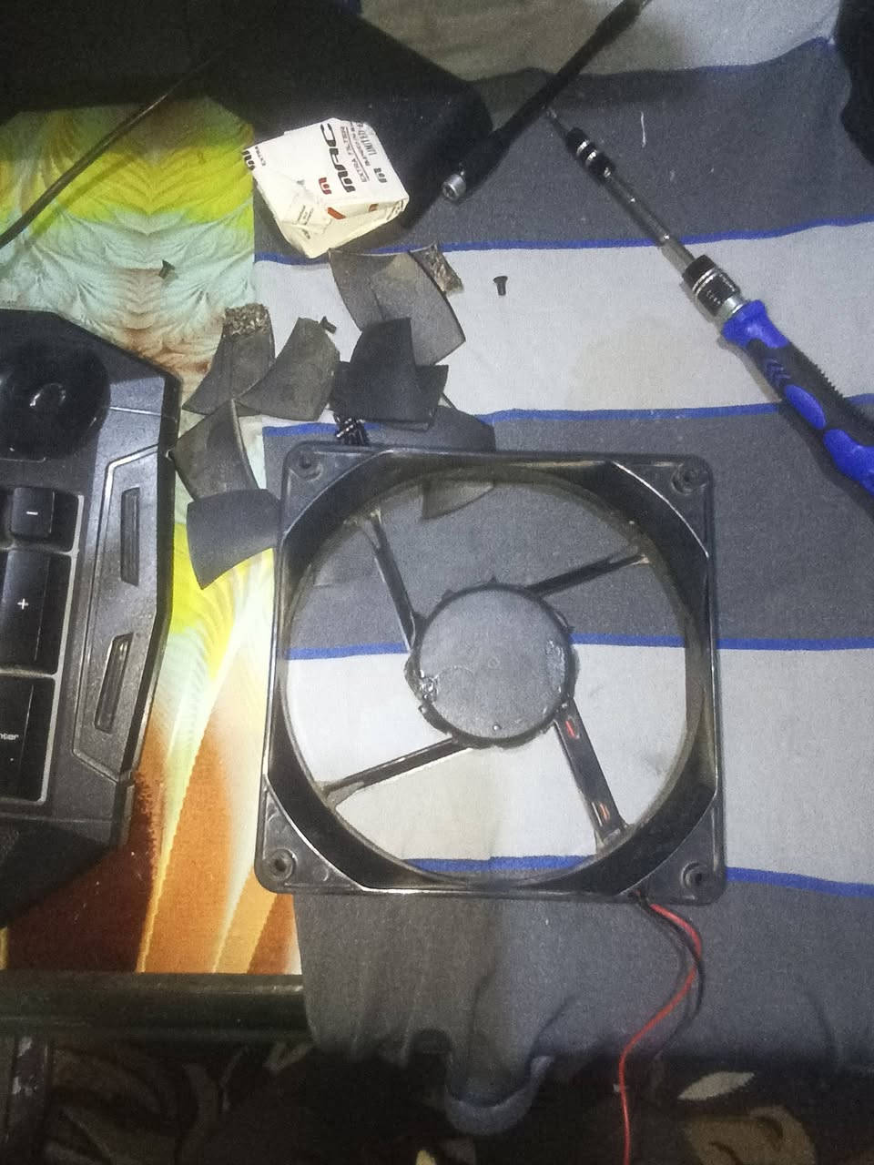 شغال فول كسرت الريشات من قوي صوت المروحه 
ادفع سعر وخذا


**إذا كنت صاحب هذا الإعلان وتريد حذفه لأي سبب، رجاءا أرسل رسالة إلى الدعم الفني**