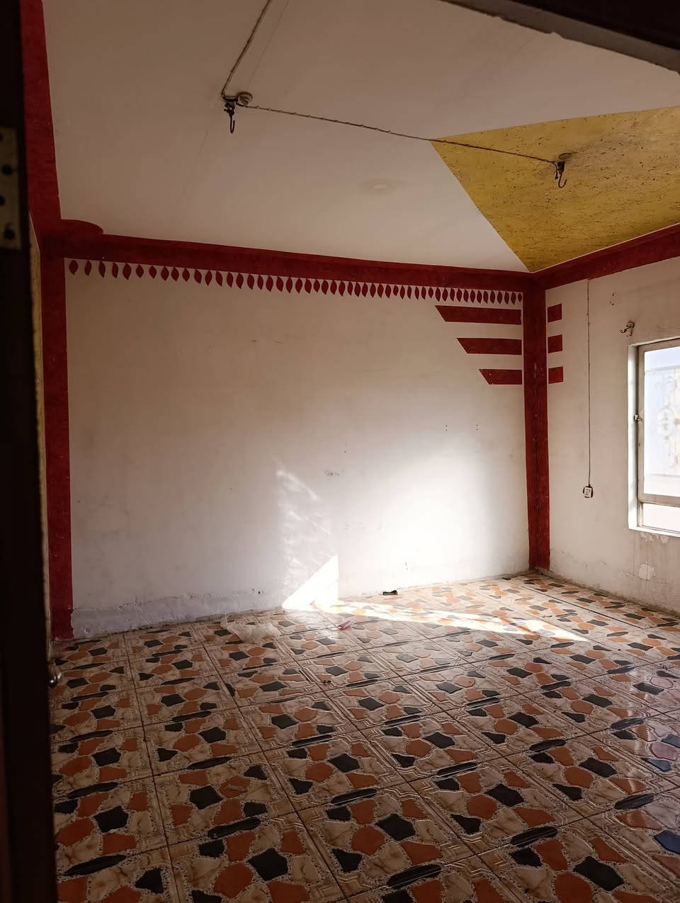 السلام عليكم بيت للبيع المساحه 200 متر المكان حله شارع 80 مال كربلاء شارع الحسينيه بيت قديم طابقين 4غرف نوم الشارع 15متر طابو ملك صرف لاتصال على لرقم ***********
