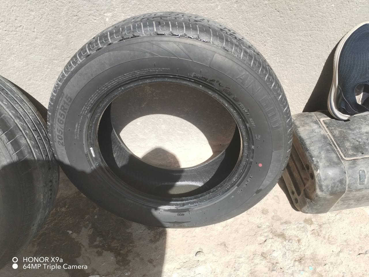 السلام عليكم عندي تيرات نص عمر للبيع زوج تلاثين اوبيه مجال (15/65 /205)مال بطه راس الثور فولكه محورها أو هاي نظافتهن كدامك يعجبك اتصل ***********
