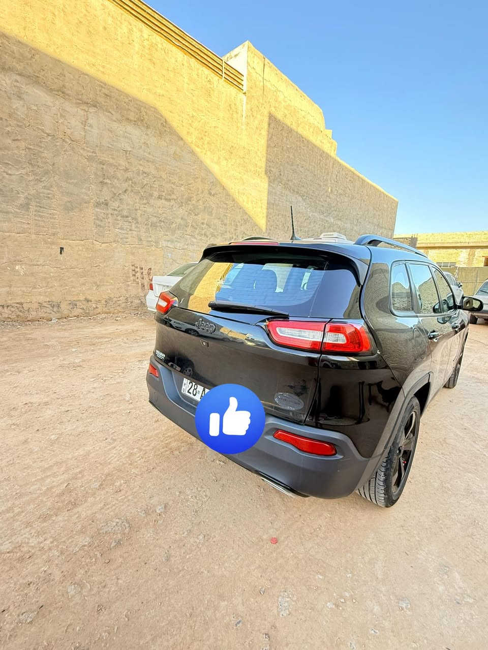 جيب شيروكي بزون
لون اسود 
موديل 2018 
رقم نجف إنكليزي بأسمي 
ماشيه 47 
كلين فقط بارد جاملغ جه السائق سطحي فقط 
مواصفات فول عدى الفتحه 
محرك 6 سلندر 3.200 
مكينه وكير مكفول 
العنوان النجف الأشرف 
غير متواجد على الفيس فقط اتصال 
للاتصال :***********
