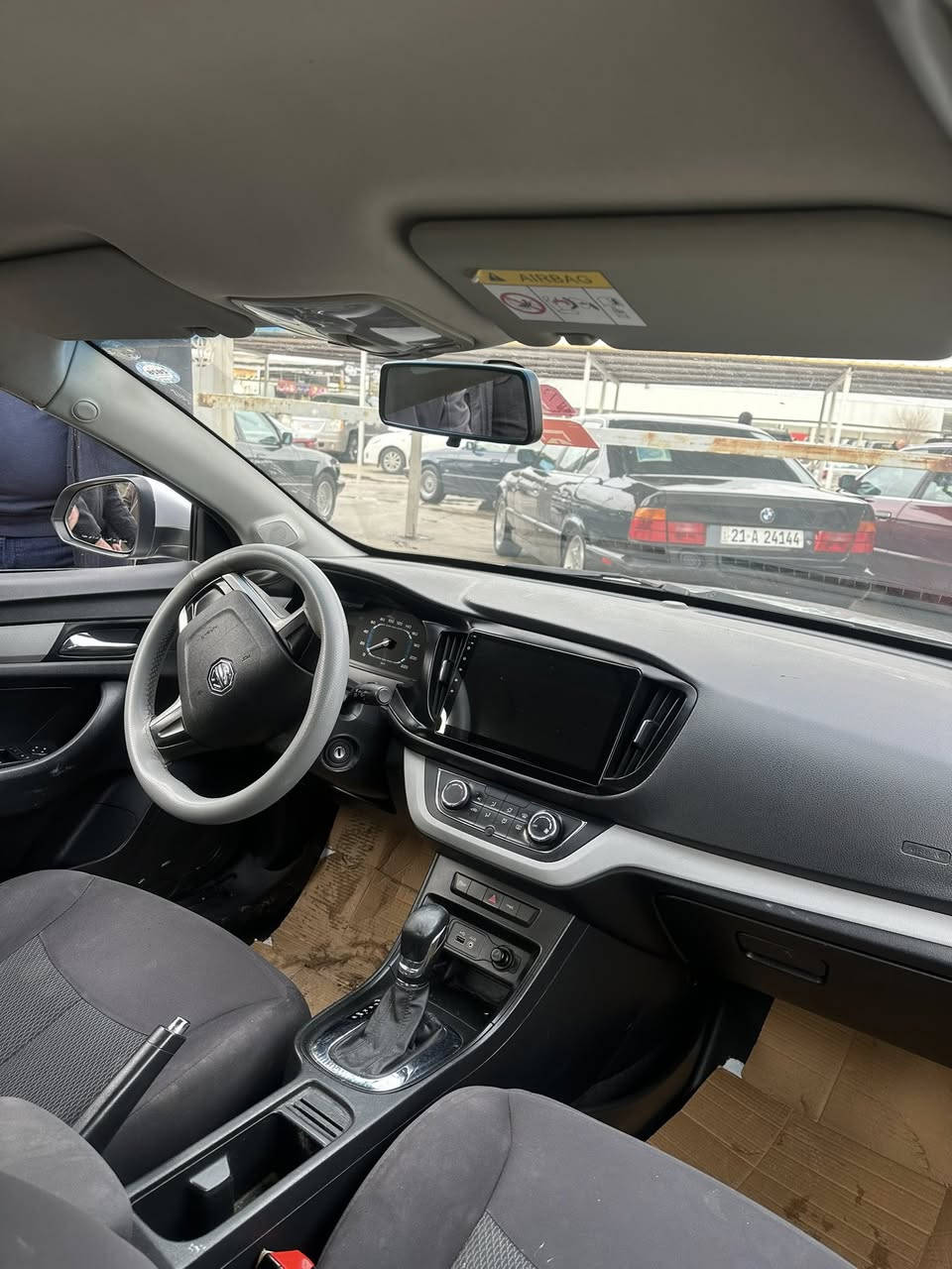 السلام عليكم 
سياره عارضها للبيع MG 360 2019  
سياره مكفوله كفاله عامة .. مكان بغداد 
 بيها شخط ب الباب الوراه موضوح يمكم ب صورة 
اذا تفيدك اتصل ***********
