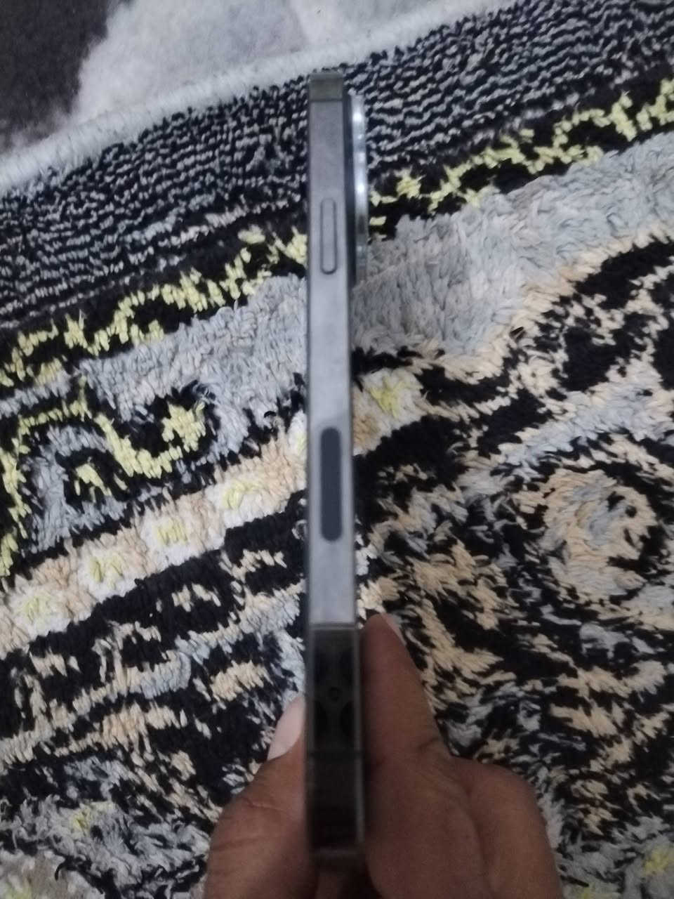 ايفون 13 برو ماكس أمريكي ذكره 256 بطاريه 85 نموذج M مع كارتونه *********** البيع
