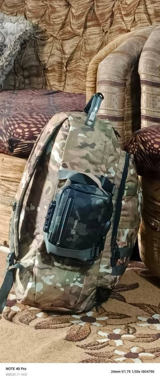 سلام عليكم لبيع حقيبت ضهر و حقيبة يد مضادة للسرقة مع منفذ شحن يو إس بي من بوسو (825S) - رمادي مموه  ***********
