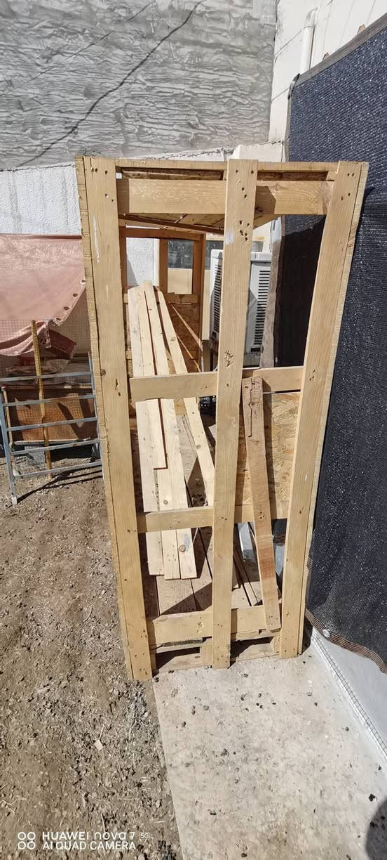 ألسلام عليكم متاح خشب مصاطر وسكيبه طويله ومعاكسة  وهيكل خشب كبير مكاني تكريت للاستفسار ***********
