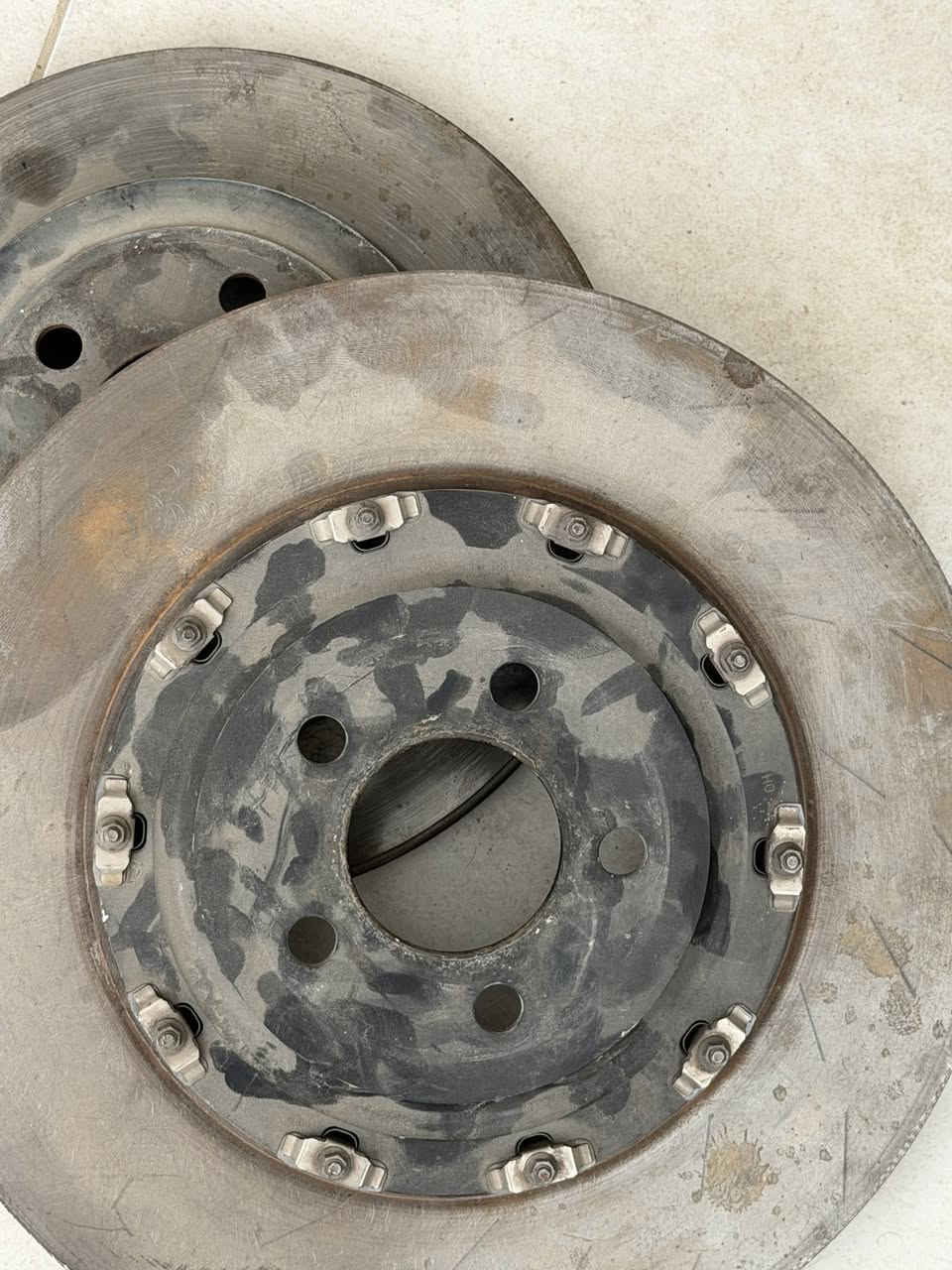 سلام عليكم غراض للبيع
ويل حجم 22 قطعه وحيده بلعراق للوايد بدي 
السعر 18 ورقه 

زوجين فلنجات 6 بستم  سعر زوج 350$

كورات srt يرهم لل 5.7 ايظا كامل هو ولفات ولاستيك 500$

دبلات بلاديه اصفر  انامي خلفي مال تفصيخ جدد
 الزوج400$
دبل امريكي  خلفي فقط يرهم للمنظومه تعليق هوائيه السعر 350$

زوج رباط ميزانيه مال تفصيخ مال srt 
150


**إذا كنت صاحب هذا الإعلان وتريد حذفه لأي سبب، رجاءا أرسل رسالة إلى الدعم الفني**