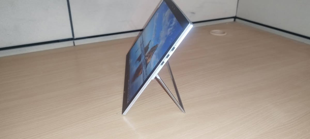 لابتوب وتابلت بدقة 3K
لابتوب وتابلت 2x1 موديل HP X2 1013 G3 
 الشاشة حجم 13 يمكن فصلها عن الكيبورد (دقة الشاشة 3K عالية جداً)

المعالج جيل ثامن Core i5-8250U 
الرام 8GB DDR4
هارد 256 SSD
كارت الشاشة داخلي Intel UHD يغتح مع الشير 4 كيكا 
 منافذ تايب سي عدد 3 Type-C
كاميرا أمامية و خلفية مع منفذ سيم كارد
النظافة عالية جداً
السعر 300 ألف دينار


**إذا كنت صاحب هذا الإعلان وتريد حذفه لأي سبب، رجاءا أرسل رسالة إلى الدعم الفني**