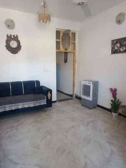 إعلان رقم/ 74
___________
جنس العقار/ زراعي سند 25 
نوع العقار/ دار سكن 
المساحة/ 120م واجهة 5م ونزال 24م شارع 8م 
الموقع/ بابل - حله ورديه داخل خلف مرقد السيد موسى ( ع) ويبعد عن شارع التبليط الفرعي 250م تقريبأ .
التفاصيل/ بناء حديث طابوق سقف كونكريت مسلح يتكون من غرفتين نوم قياس 5x4 وصالة وكلدور ومطبخ ومجمع صحيات.
ملاحظة:- غرفة المنام في الطابق الثاني بحاجة الى أرضية.
السعر/ 55 قابل للتفاوض 
للاستفسار مراجعة مكتبنا أو الاتصال بنا عبر الارقام التالية:-
***********
***********
