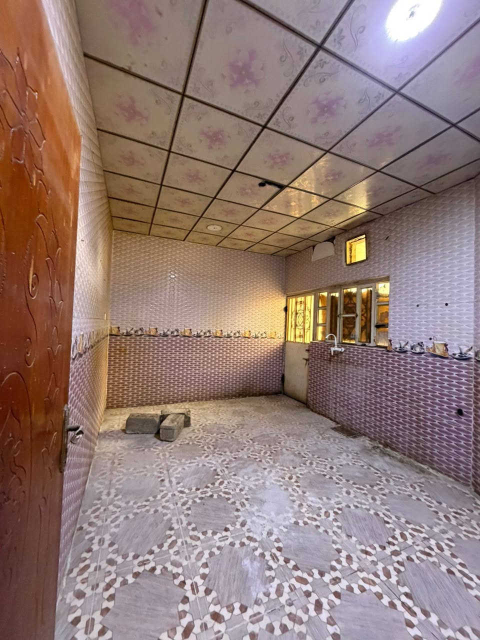 اهواي موصيني على بيت ايجار 
الهم صلي على محمد وال محمد 
بيت للايجار ايجاره 400  + 3 اشهر او شهرين مقدماً 
يحتوي البيت على 
غرفتين+ صالتين+ ديوانيه+ مطبخ+ صحيات+ كراج 
العنوان بصرة ابو الخصيب العوجه 
استفسار اكثر اتصل 
***********
