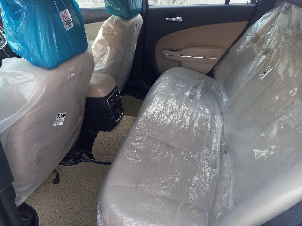 السلام عليكم 
جارجر 2014اصل 
وارد امريكي حادث جاملغ بنيد 
رقم ذي قار الانكليزي 
مشط جديد حداديه جديده وره الكدام مكينه والكير مكفوله 
السياره استعمال شخصي ما مشتغله خط ماشيه 208الف كيلو وقابل للزياده ويل كب خليجي تدفئه تبريد شغال 
سعرها 155وبيها مجال قليل 
العنوان البصره شط العرب الجزيره 
***********واتساب البصرة, العراق
