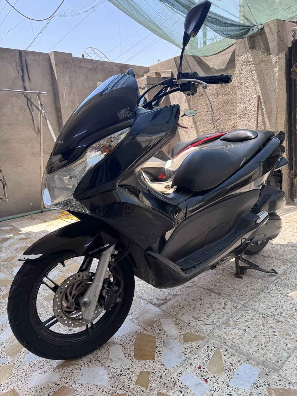 سلام عليكم PCX جيل اول ياباني JF 
كفاله كفر ومكينه مال رمبه الدراجه 
ماشيه 17 الف✅
حساس ازدحام حساس استان ✅
مواصفات 150✅
دبل سويج الدراجه✅
بعدهة بعدتهة وكتلوكاتهة مال يابان 
والمنفيس الاصلي ماله هم موجود ومصارله كم شهر من نزلت من المعرض الدراجه تراي زيرو
شلعه ومعدل الدراجه ومابيه اي نقص شرط الفحص
السعر13ونص وبيه مجال حك الجيه مكاني الامين الثانيه شراي اتصل ***********
