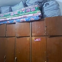 ٥ دواشك • ٤ بطانيات • ميز تواليت