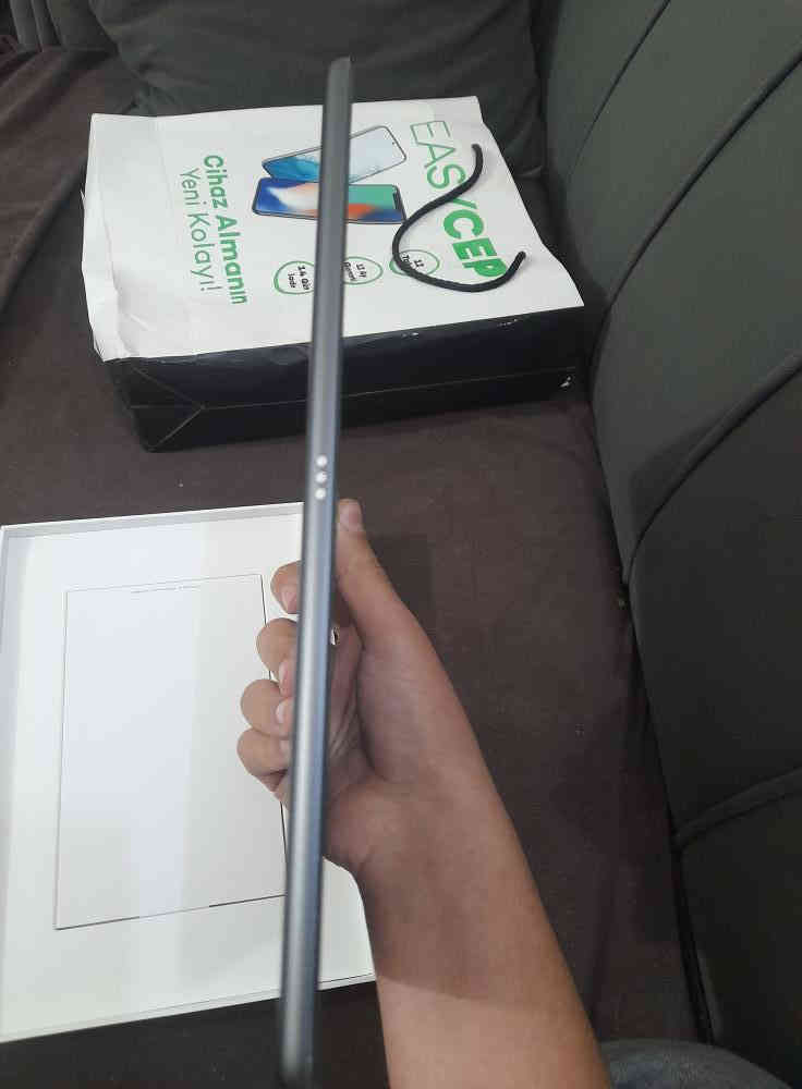 السلام عليكم ورحمه الله وبركاته ايباد ايفون الجيل التاسع نضيف اي كسر او شخطايه مابي مساحه 64 ايباد صارلي تقريبا سنه من مشتريه ايباد سريع جدا ويشغل جميع الألعاب 60 فريم وللدراسه شي ممتاز الجهاز ممفتوح ولا داخل صيانه ابد كسر واحد مابي لون اسود الشراي يتواصل على هاذ الرقم ***********
