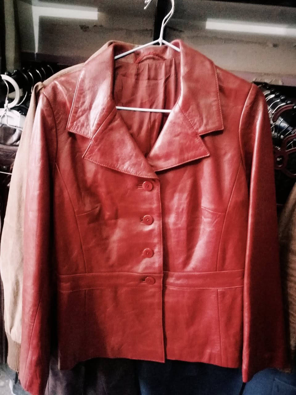 قماصل جلد طبيعي بناتي حجم S و M
العنوان سامراء سوق الضباط الكبير المسكف ***********
الأسعار من 25 إلى 50 الف
النظافة 90 بالميه
