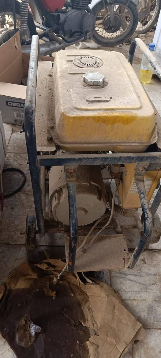 مولد بانزين روبن ياباني متروكه من زمان بلاديه فقط نار البلك ماكو محرك ملف جاهز 5kv الحله الشوملي يوجد توصيل السعر 200 ***********
