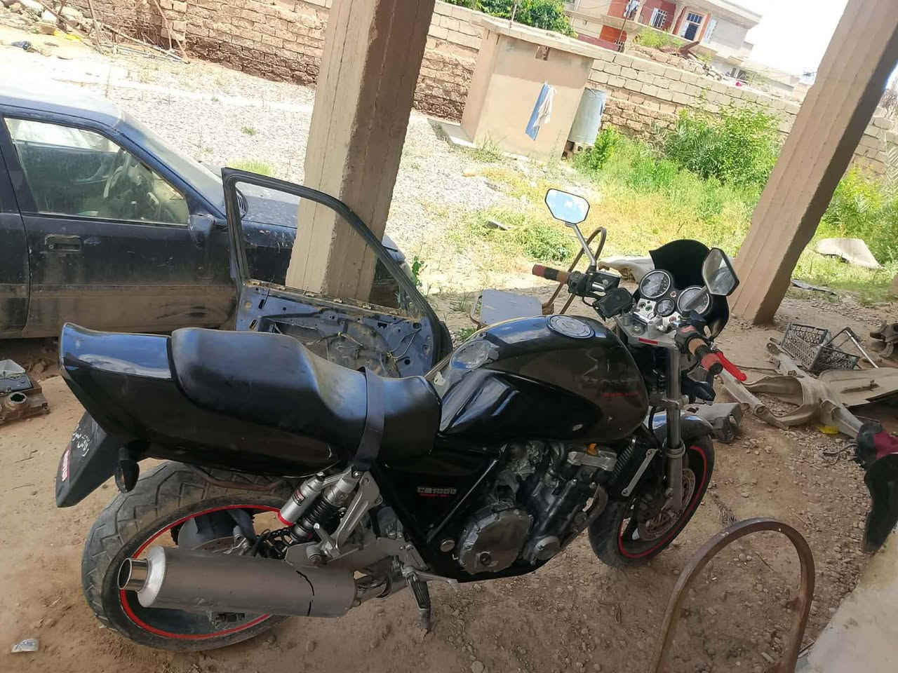 السلام عليكم دراجه بطه هوندا 1000مال حاويه شرط مال ملموسه بيه نقص بس الصفاحيه دراجه حلوه نضيفه الستفسار *********** ملاحضه مستعجل حيل
