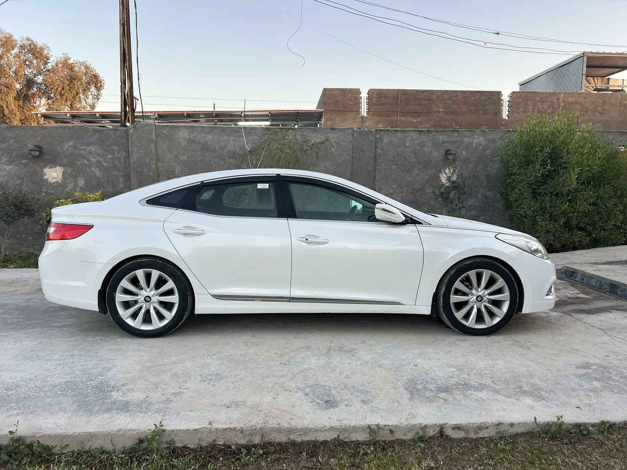 سلام عليكم ازيره موديل 14 خليجي فول مواصفات 
السونار بل منشور 
مكان سياره بغداد
مري شفط
3بردات لخلفيه كهرباء
حساسات امامي خلفي 
شاشه وكامره خلفيه 
تحكمات ستيرن 
كراسي كهرباء 
مكينه 6 سلندر مكينه وكير ما مفتوحات كفاله 
قماره جام بني رامه 
ماشيه سياره 126 الف 
لايت 3 طكات يصعد وينزل 
عليهه منضومه زنون سياره نضيفه مال جناي نصبتهه تخبل 
ترهم بيع ومراوس بجيب السعر 150$
***********
