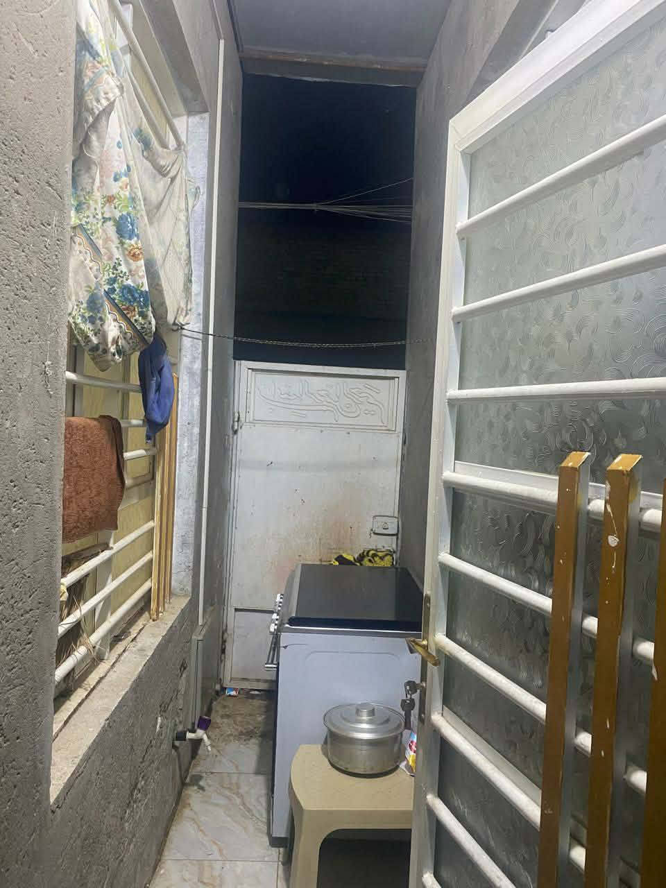 بيت #للبيع  مصفر بناءه ٢٠٢٤ يتكون من طابق واحد غرفتين نوم وهول ومطبخ واستقبال وصحيات داخليه وخارجيه البيت مصفر  والمعامله بأسم صاحب الدار  كامله 
مساحته ١٨٠ متر موقعهن كوت حي الجهاد  قرب شارع بيت صبر
عرض الشارع 8
السعر 65 وبي مجال 
للاستفسار الاتصال على الرقم 
***********
***********
