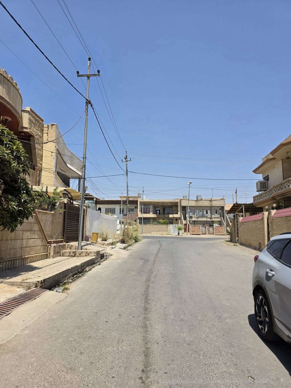 دار للبيع في حي القادسية الثانية 100 م 10  × 10 طابقين 3 غرف نوم استقبال هول مشتملات اتجاه شروق ابتدائي .
***********
***********
عقارات صفوة البيت حي المصارف قرب جامع سعدي مهدي
