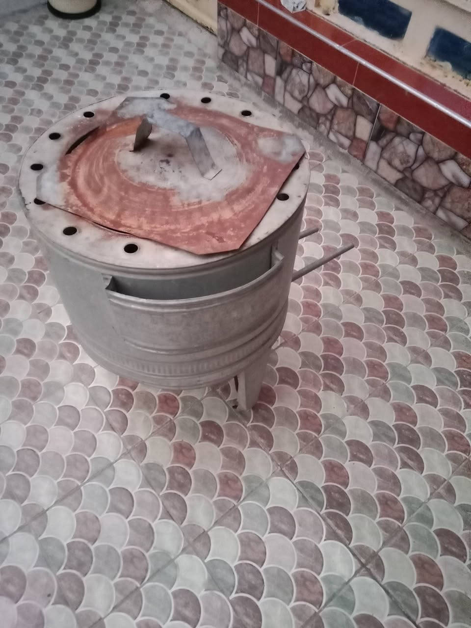 اسلام عليكم  تنور صغير للبيع السعر 15الف والتوصيل مجاني ***********
