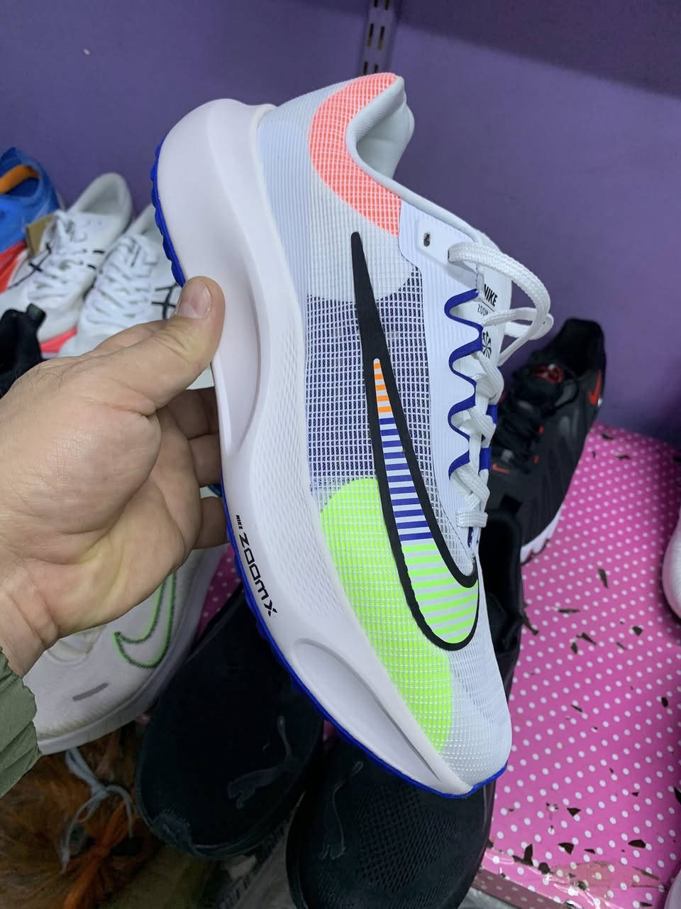 حذاء رياضي طبي باله نضافه 100/100 منشأ فيتنام قياس 45 طول قدم 29 السعر 25 يوجد توصيل جميع المحافظات ***********
