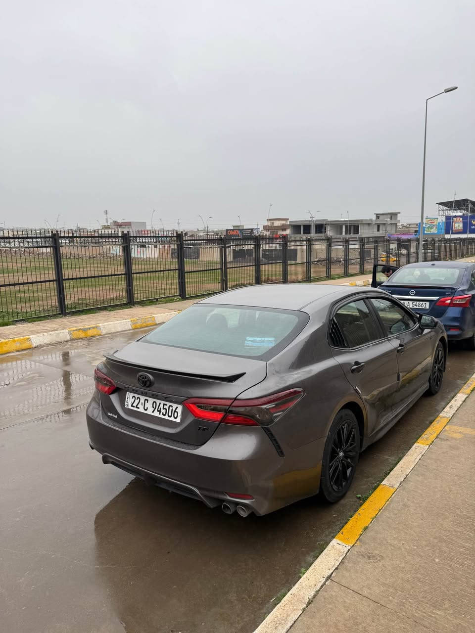 سلا عليكم 

كامري موديل 2022 se وارد كندي 
السياره بي قطعتين جاملغ وصندوق بدون ايرباك بدون دواخل كير ومكينه بشرط السياره ماشيه 60 ميل تايرات جديد ويلات xse كشنات تدفئه وبي بطاقه بانزين سنوية جديد وسيارة بسمي  
*********** كركوك, العراق
