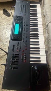 قطعه نادرة من شركة KORG للبيع korg i3 نظيف جدا جميع المفاتيح شغاله وال...