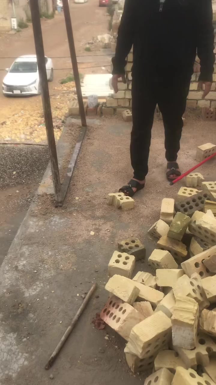 السلام عليكم هيكل للبيع مساحه ٩٠متر بي اربع غرف الطابق الوه مسكف والثاني بس مامسكف مكان الزعفرانيه قرب شقق اسعيد شارع مركز الشباب واجه ٥والنزال١٨الاتصال على الرقم***********
