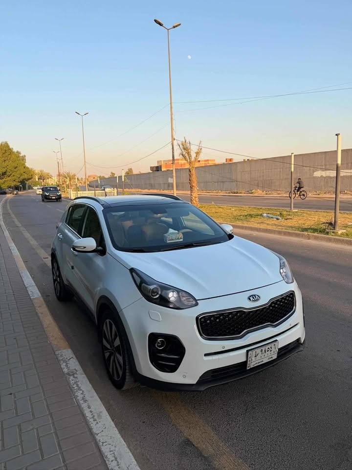 سبورتج 18 
خليجي السياره نص مواصفات 
معروفه موصفاتها ومبينه بالصور 
سياره بدون صبغ بدون بارد فقط نص دعاميه اماميه 
ماشيه 60 كيلو 
مكاني نفق الشرطه 
*********** 
رايدها ب 17.500$ وبيها مجال
