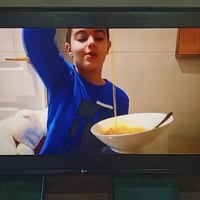 ٤٣ انش LG • خط بالشاشة • تأثر بسيط