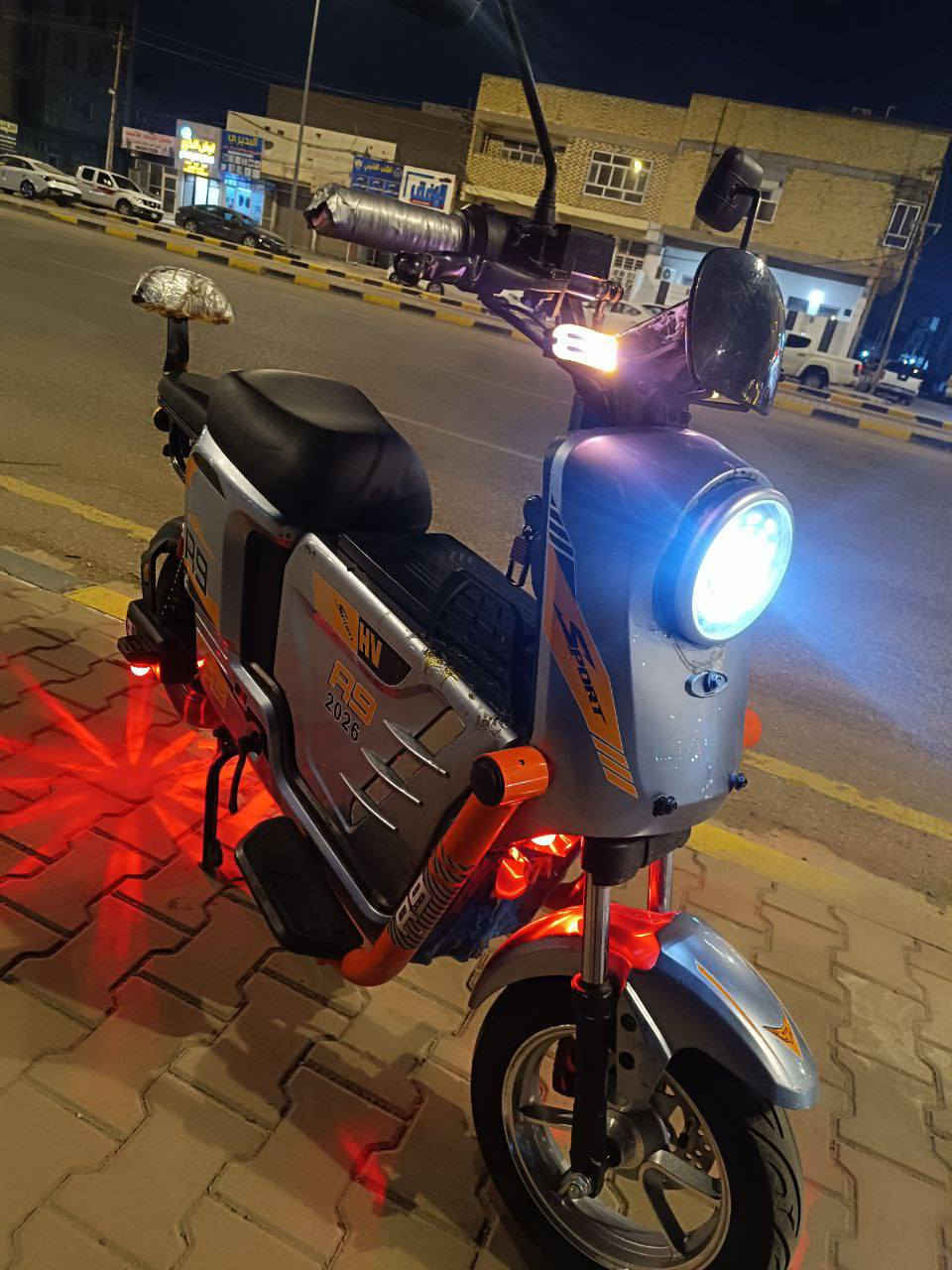 سلام عليك دراجه شحن آر 9للبيع بعدهي جديدة و مزوده بجنطه اماميه الدراجه خير من الله 6بطاريه دبل كبير سرعتها 60حقيقي ومديل 2026 بعدهي الدراجه بحيلها صايرلها شهرين من نزلت من المعرض الدراجه كارت تشغيل وسويج  
نظام R بك خلفي ونضام تثبيت سرعه 
الرقم ما بي واتساب ومتواجد على الفيس *********** و الدراجه تمشيك 60كيلو بل شحنه الوحده السعر 500وبيها مجال للطيبين
