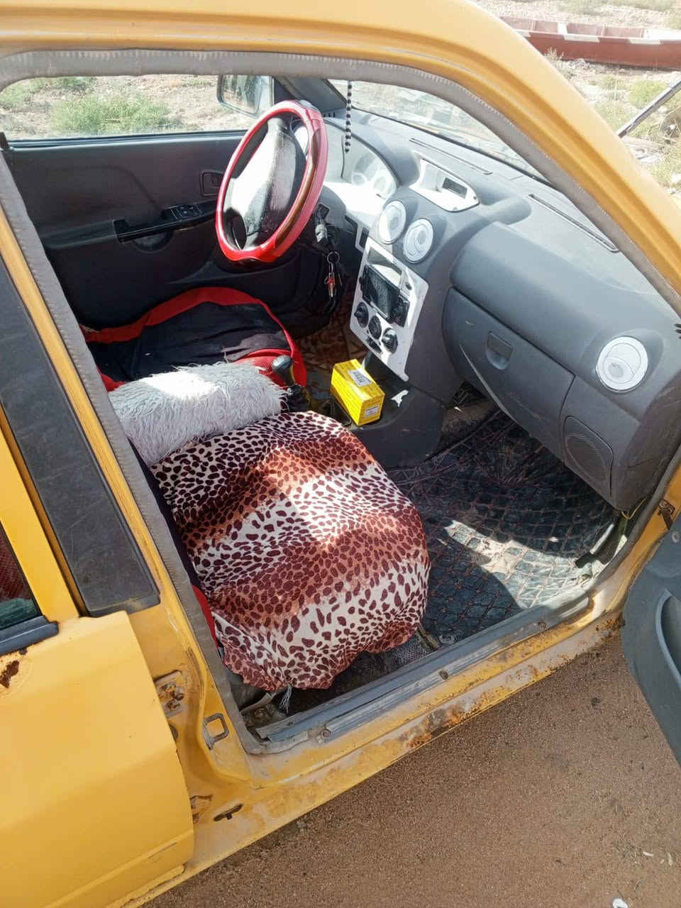 السلام عليكم سايبه 2012سياره جاهزه وحلوه بديهه زين شوفت عينك مابي شي ومحرك جديد هستوني شاده قبل يومين محرك كامل وجديد والگير خير من الله جديد تخم تاير جديد وباتري جديد السياره حلوه ومرتبه كهربائيات كلهه شغاله جاهزه السياره سنويته منتهيه ب23مصفره غرامات ولا الف عليهه وراعيهه موجود شوكت متريد يحولك السعر 16وبيهه مجال مكاني البصره الهارثه***********
