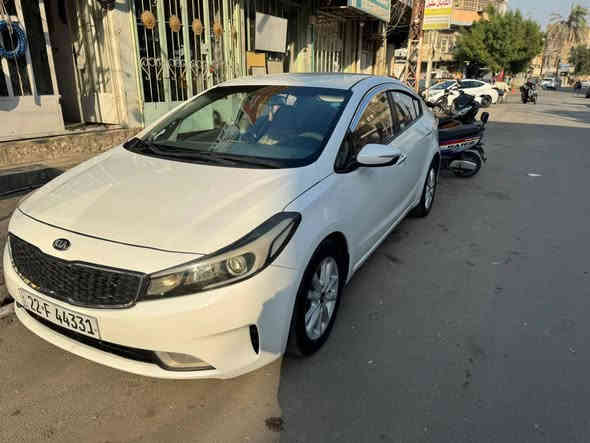 السلام عليكم كيا سيراتو 2018 خليجي للبيع ماشيه 136 km يعني 85 ميل رقم اربيل باسمي تحويل ثاني يوم 
المواصفات 
محرك 1600 دوش
كير atm 
مري شفط وكهرباء 
اشاير مري
تبريد ثلج وتدفئه
5 ويل كب 
الضرر طخه خلفيه وأمامه موضح بالسونار بيها تبديل بنيد وصبغ جاملغ أمامي ونص باب وشبر بالتكمه ناشر السونار السعر 125 وبيها مجال عنوان بغداد الكريعات للاستفسار الاتصال على الرقم ***********

