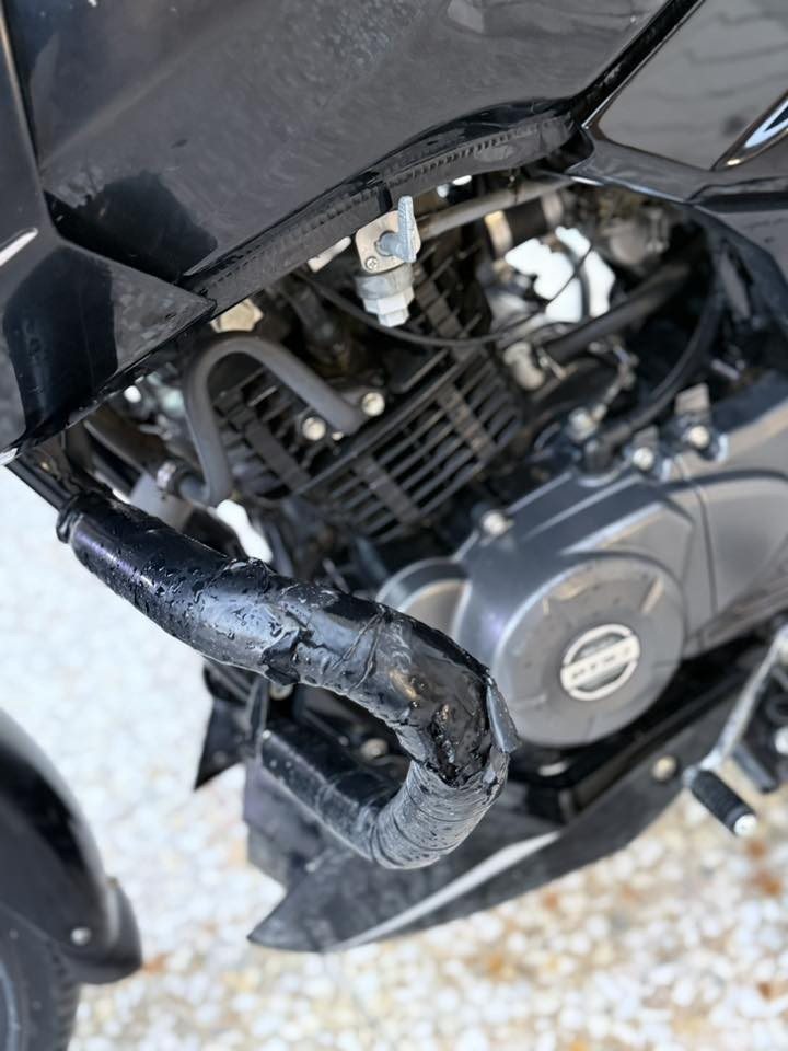 سلام عليكم بولسر نيون محرك 150 سيسي كفاله عامة وراق كامله 
مكاني بغداد 
سعرها  1500 مليون وخمسمائة 
وبيه مجال حك الجية
 تصال او واتساب ***********
